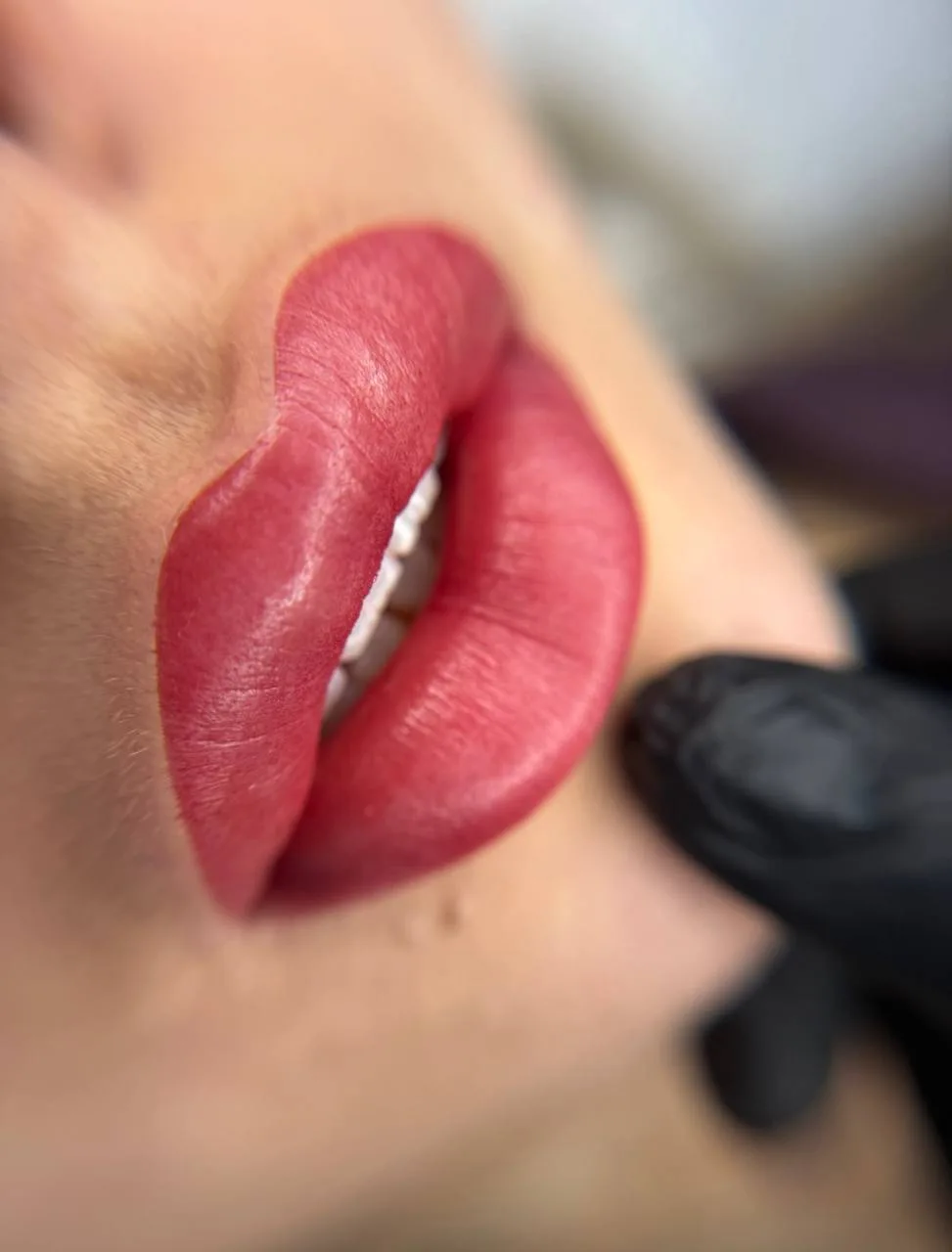 Cansu Durkun Lip Blush — Lips kalıcı makyaj uygulaması