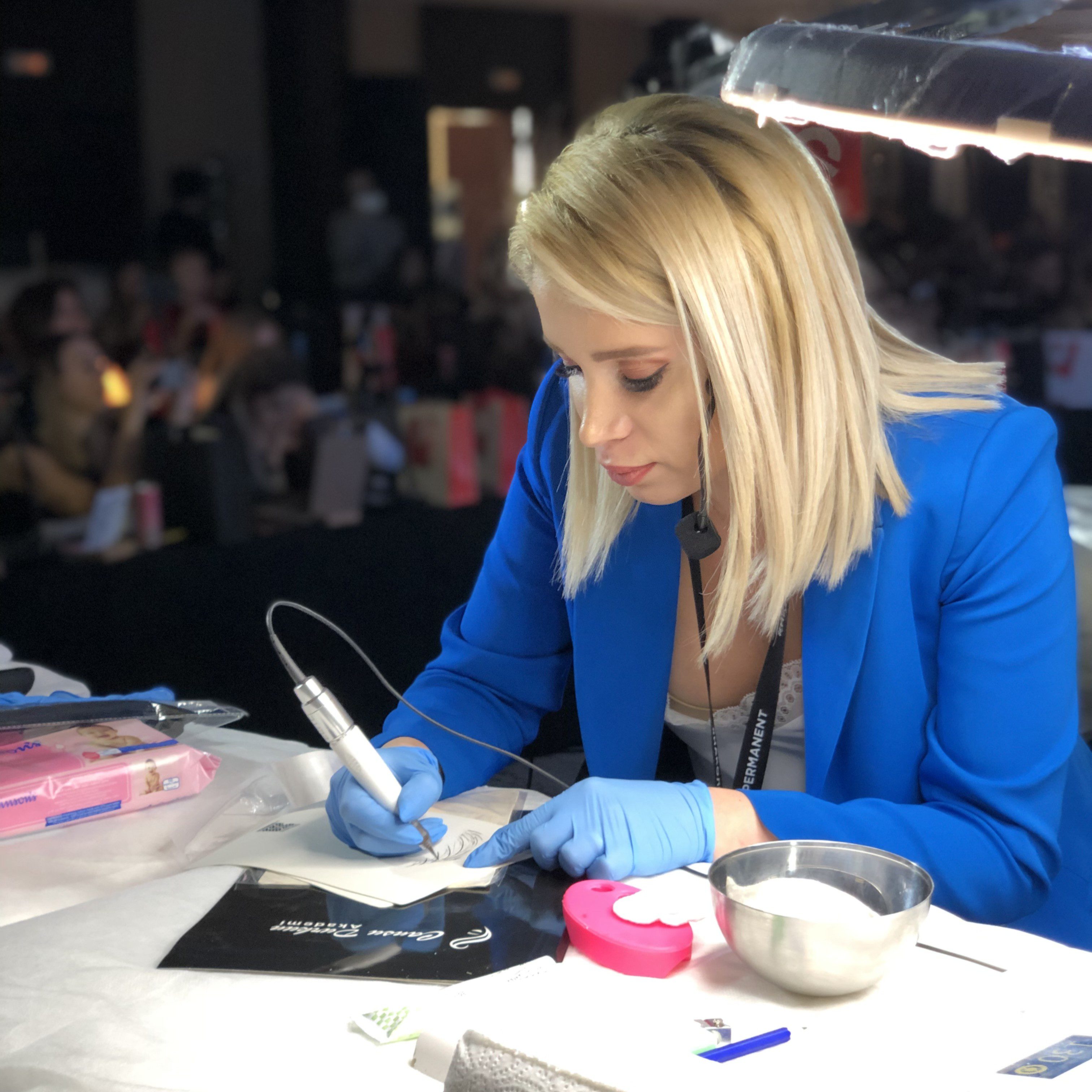 Kaş Tasarımı Ve Kalıcı Eyeliner Uygulaması Konusunda Fark Yaratıyor